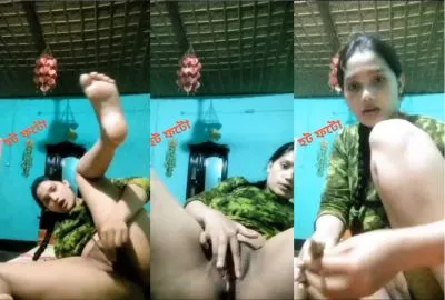 Nude woman fucks her Local crotch